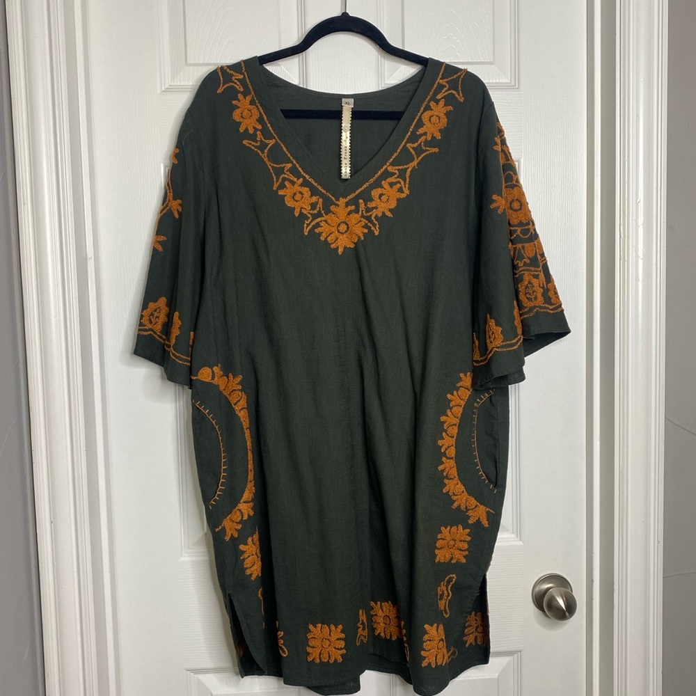Uncle Frank forest green caftan dress w/Carmel brown embroidery XL Never worn